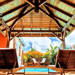 https://villa-anolis-sainte-luce-piscine-vue-mer-4.comcaribbean.com